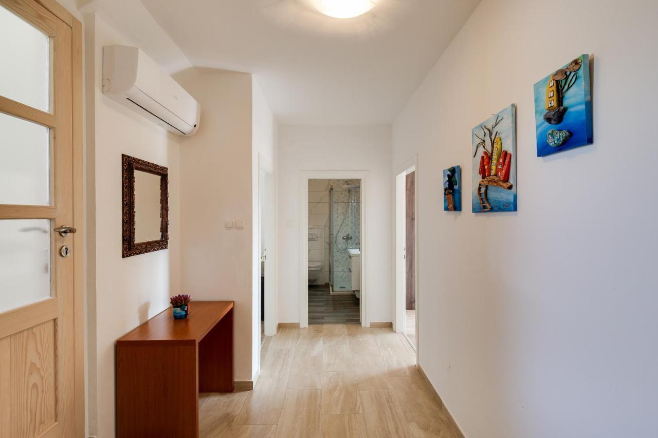 Apartments Juric Rab Town Bagian luar foto